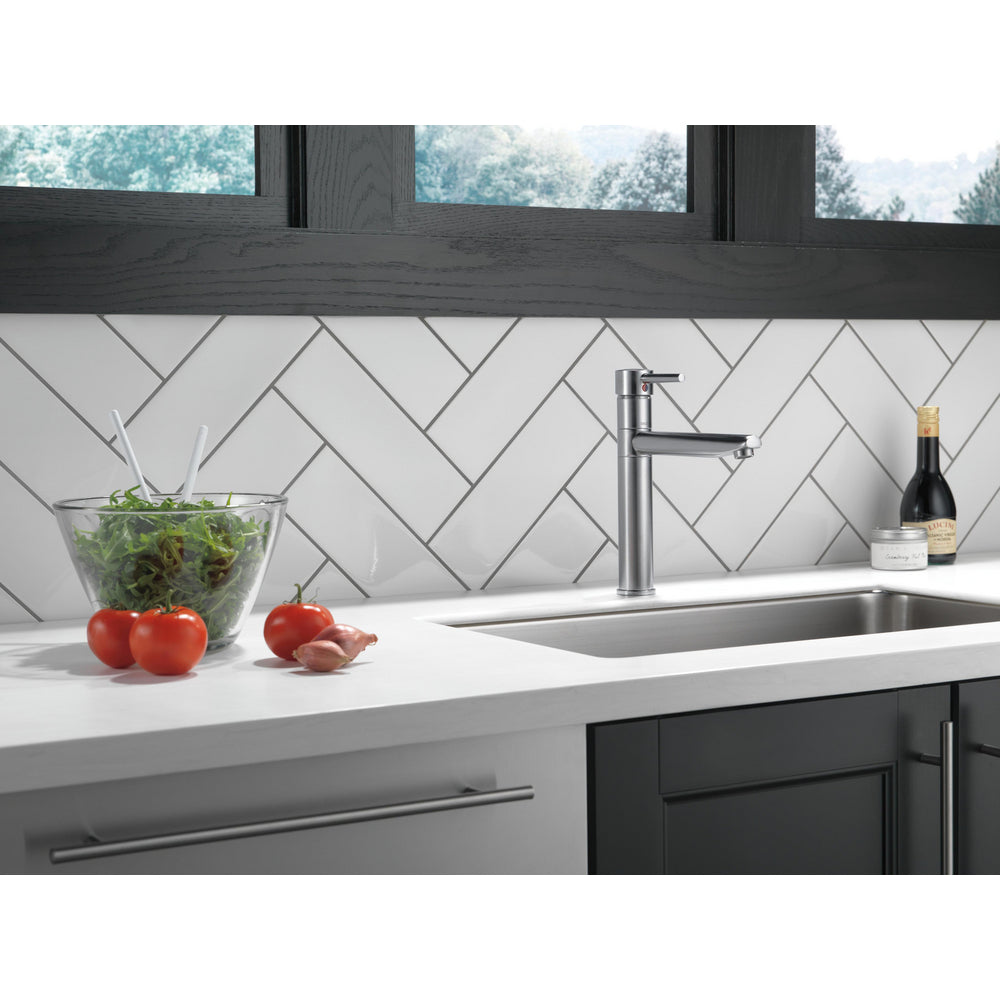 Delta Trinsic Single Hole Kitchen Faucet - Arctic Stainless