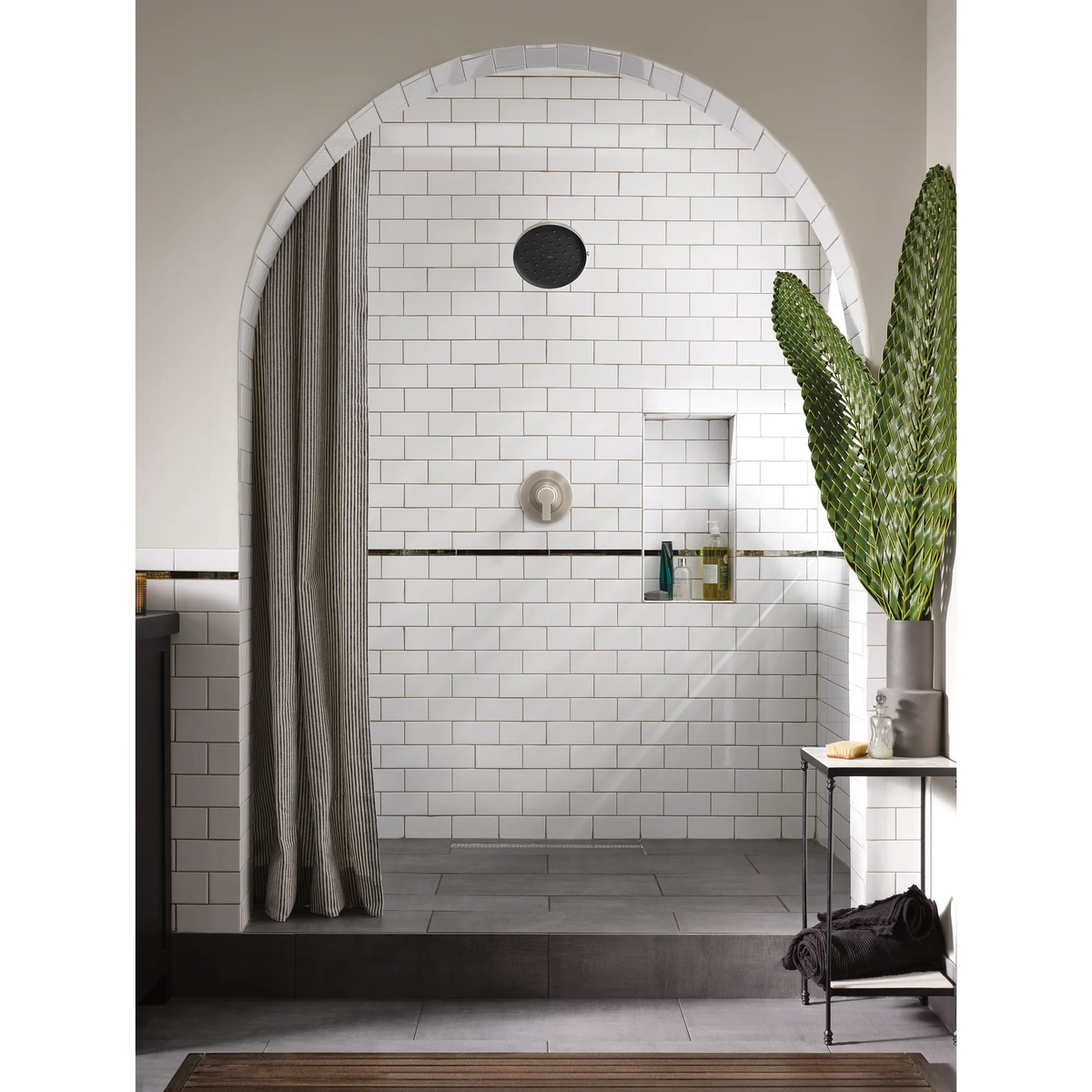 Moen Verso Infinite 9" Diameter Spray Head Rainshower 220R2 in Spot Resist Brushed Nickel (220R2SRN) - view 2
