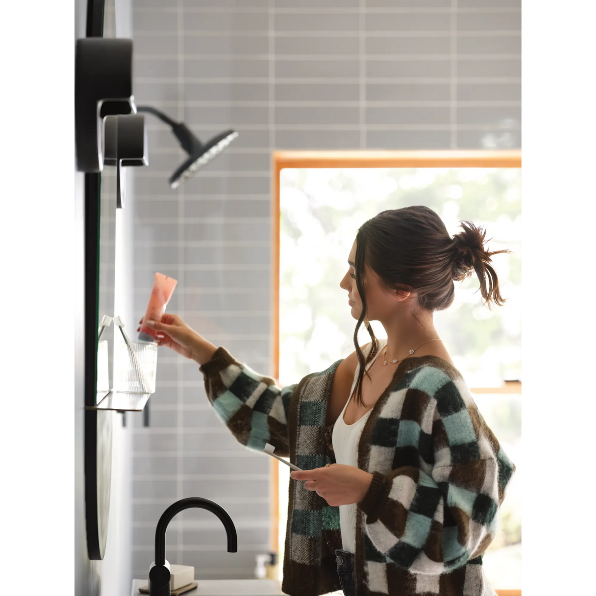 Moen Verso 9" Round Rainshower with Infiniti Dial In and Magnetix Connection 220R3 in Matte Black (220R3BL) - view 9