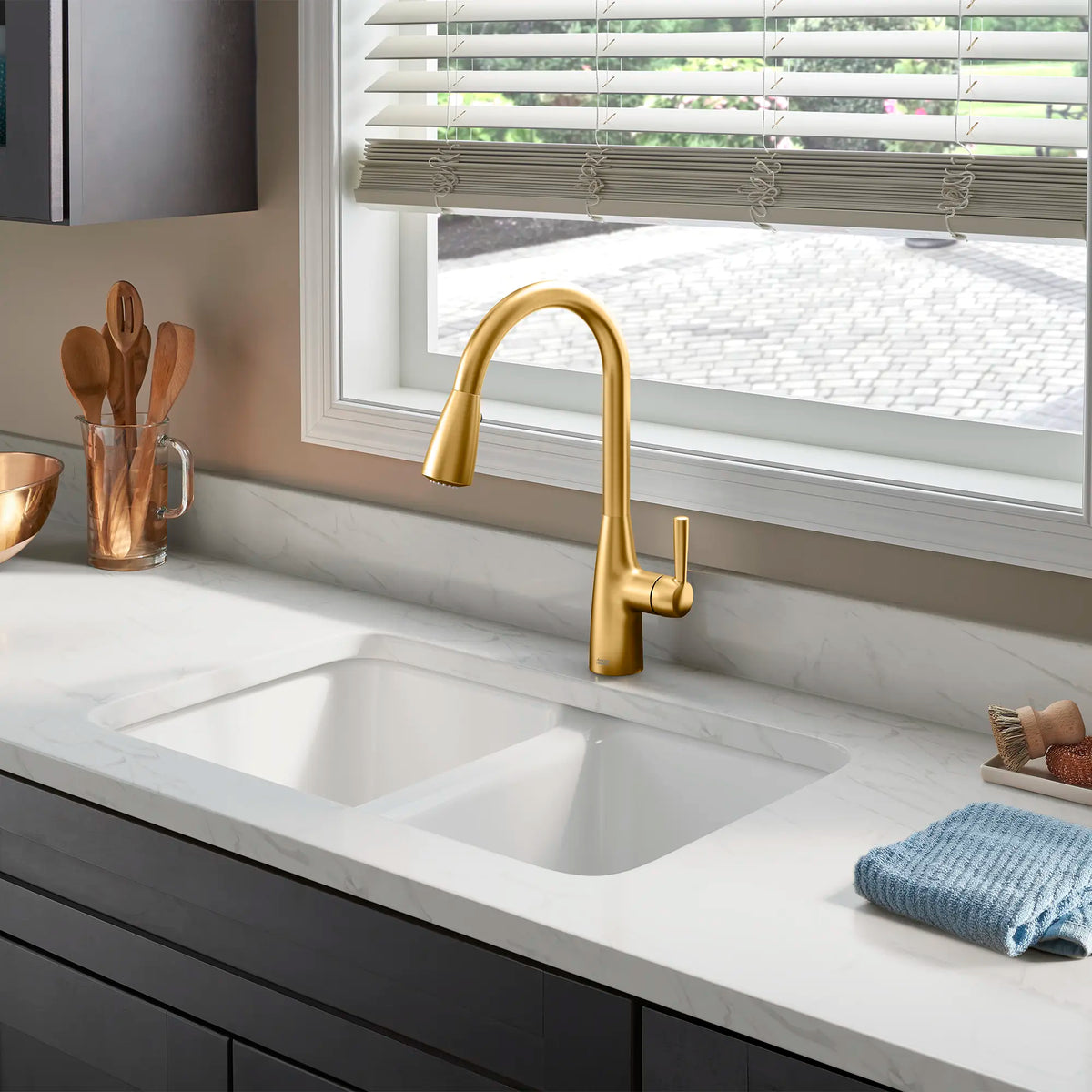 American Standard Fairbury Single-Handle Pull-Down Dual Spray Kitchen Faucet 1.8 GPM with Lever Handle