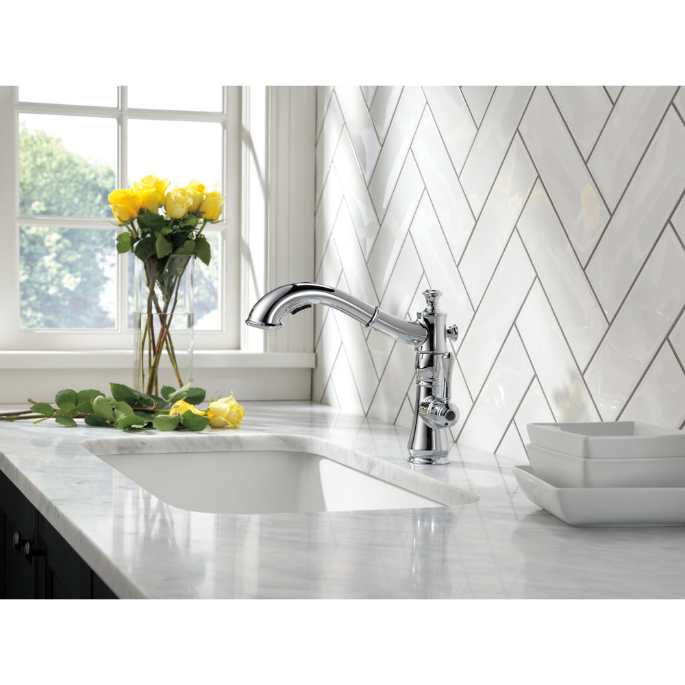 Delta Cassidy Single Handle Pull-Out Kitchen Faucet - Chrome