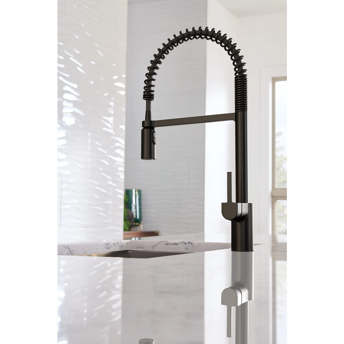Moen Align Single-Handle Pre-Rinse Spring Pulldown Kitchen Faucet 5923 in Matte Black (5923BL) - view 4