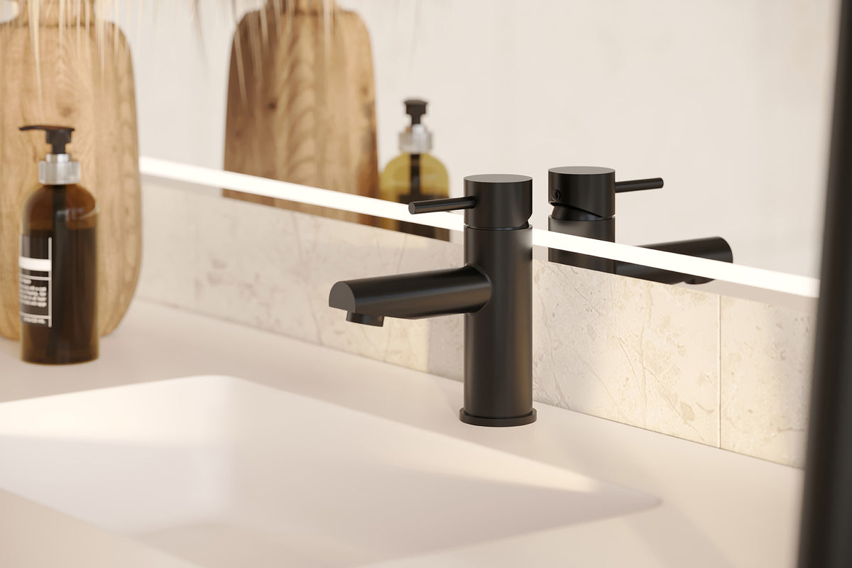 Aquabrass Xpress Volare Single-hole Lavatory Faucet 61014 close-up in Electro Black