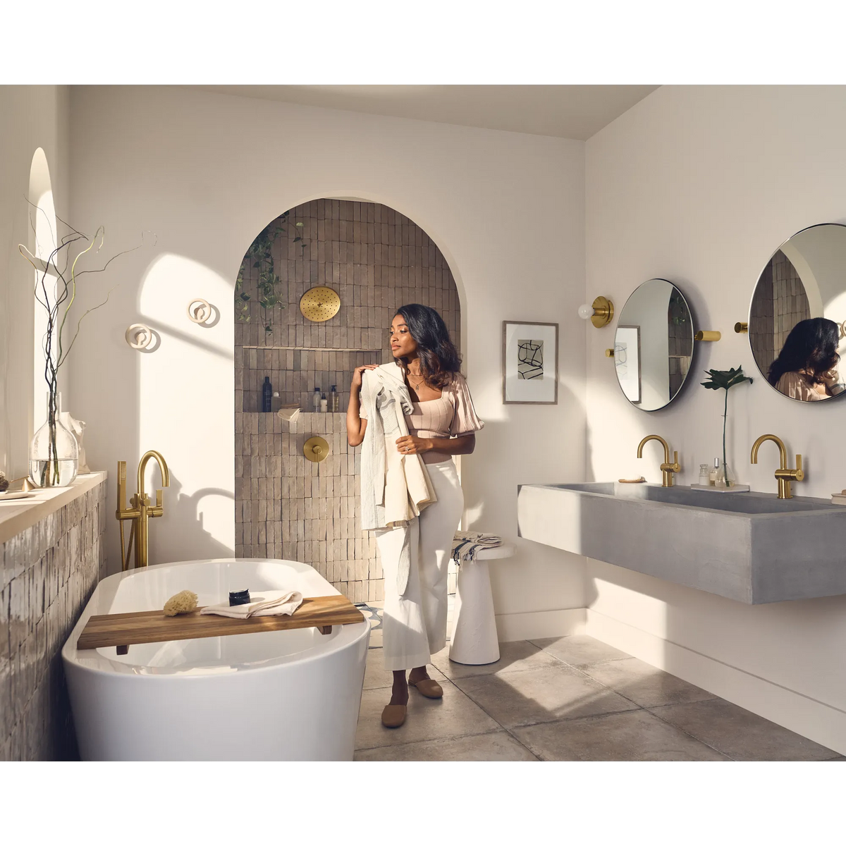 Moen Cia Single-Handle High-Arc Bathroom Faucet 6221 in Brushed Gold (6221BG) - view 9
