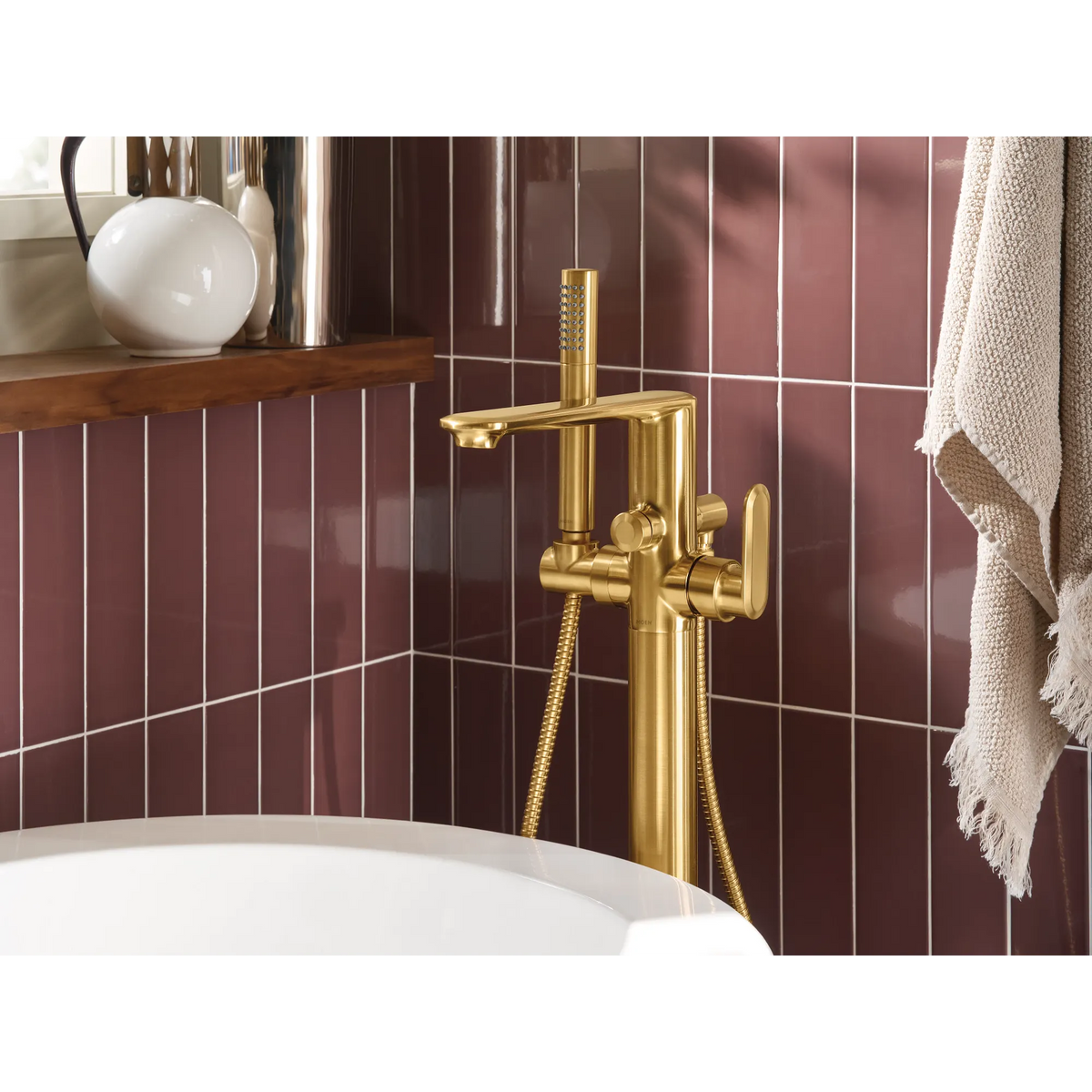 Moen Greenfield Single-Handle Tub Filler With Hand Shower 620 in Brushed Gold (620BG) - view 5