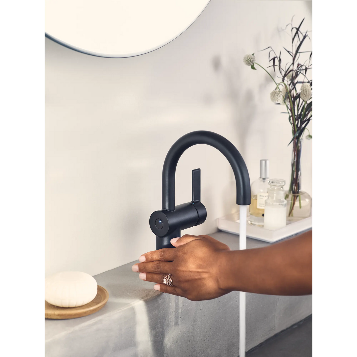 Moen Cia MotionSense Wave Single-Handle High-Arc Single Sensor Bathroom Faucet 6221EW in Matte Black (6221EWBL) - view 2