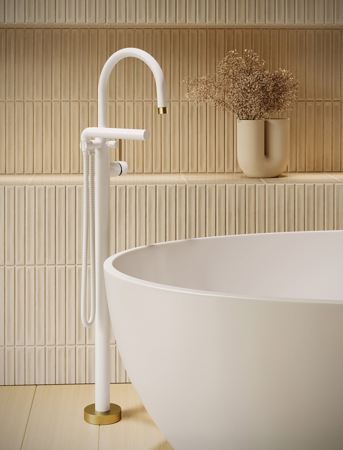 Aquabrass Xpress Umix Floormount Tub Filler 62384 detail