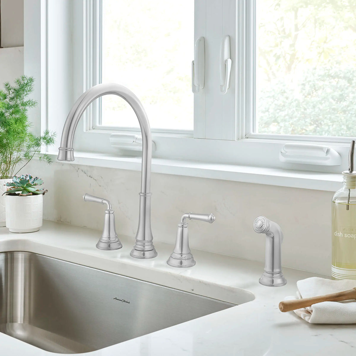 American Standard Delancey 2-Handle Widespread Kitchen Faucet 1.5 gpm/5.7 L/min With Side Spray