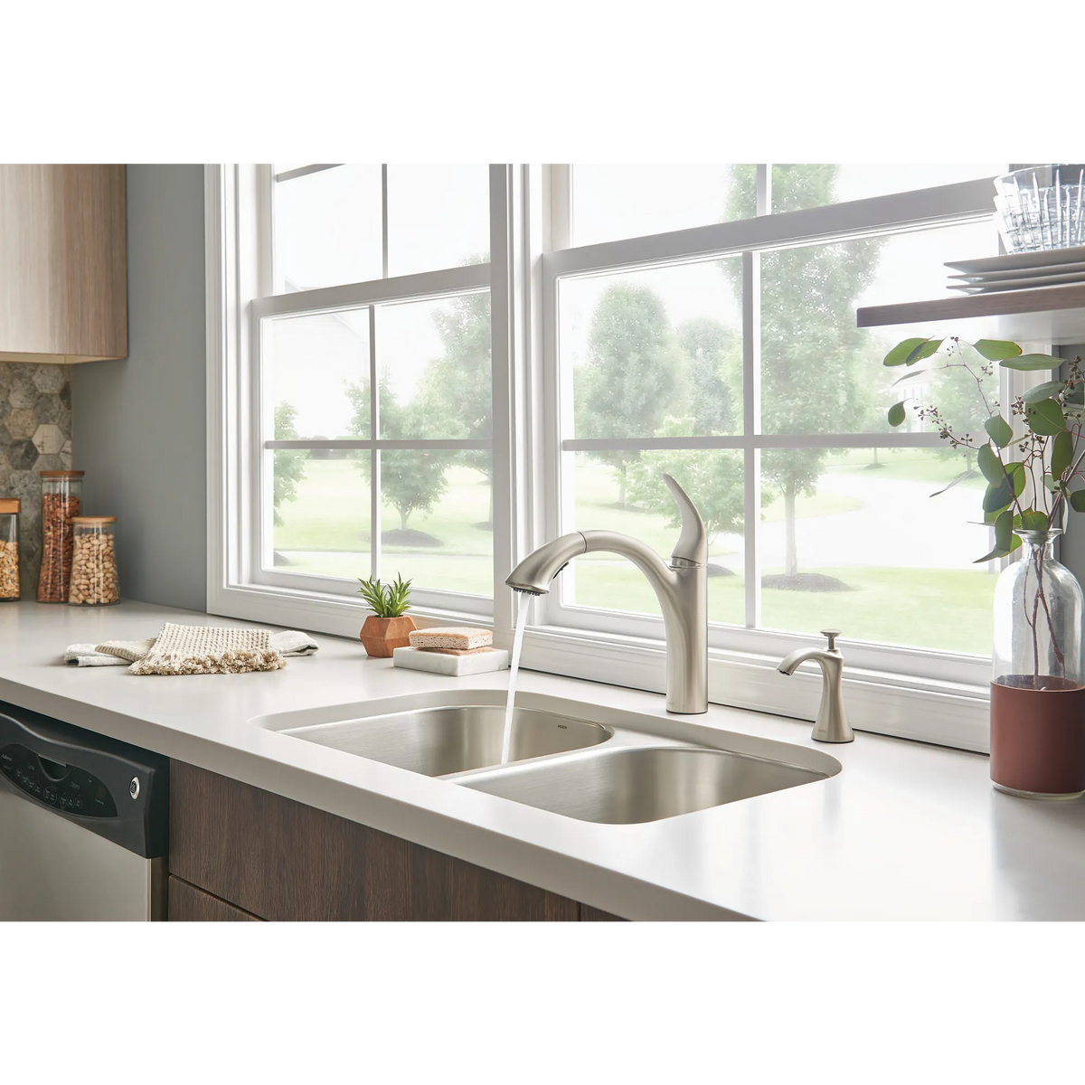 Moen Camerist Single-Handle Low-Arc Pullout Kitchen Faucet 7545 in Spot Resist Stainless (7545SRS) - view 6