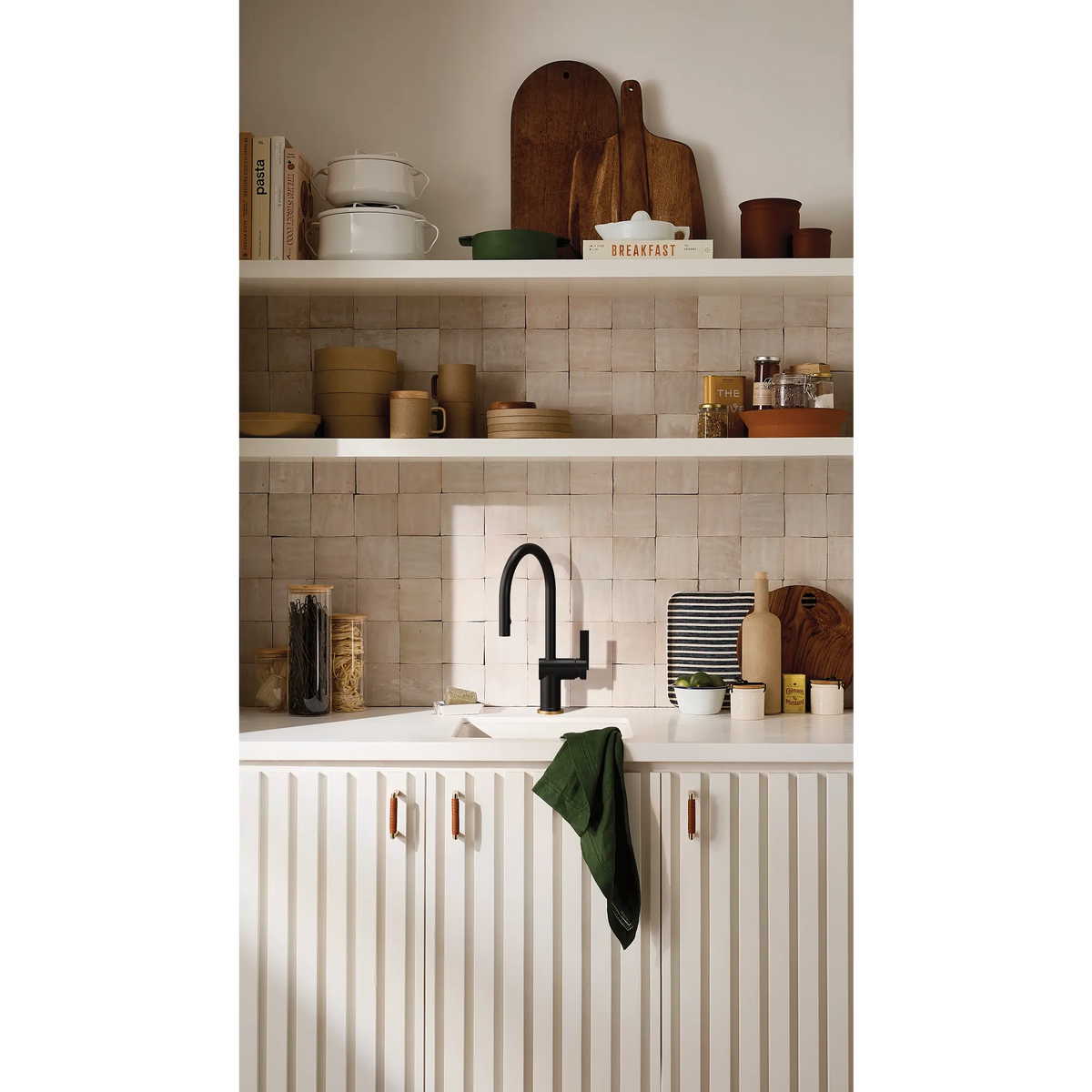 Moen Cia Single-Handle High-Arc Pulldown Kitchen Faucet 7622 in Matte Black (7622BL) - view 9