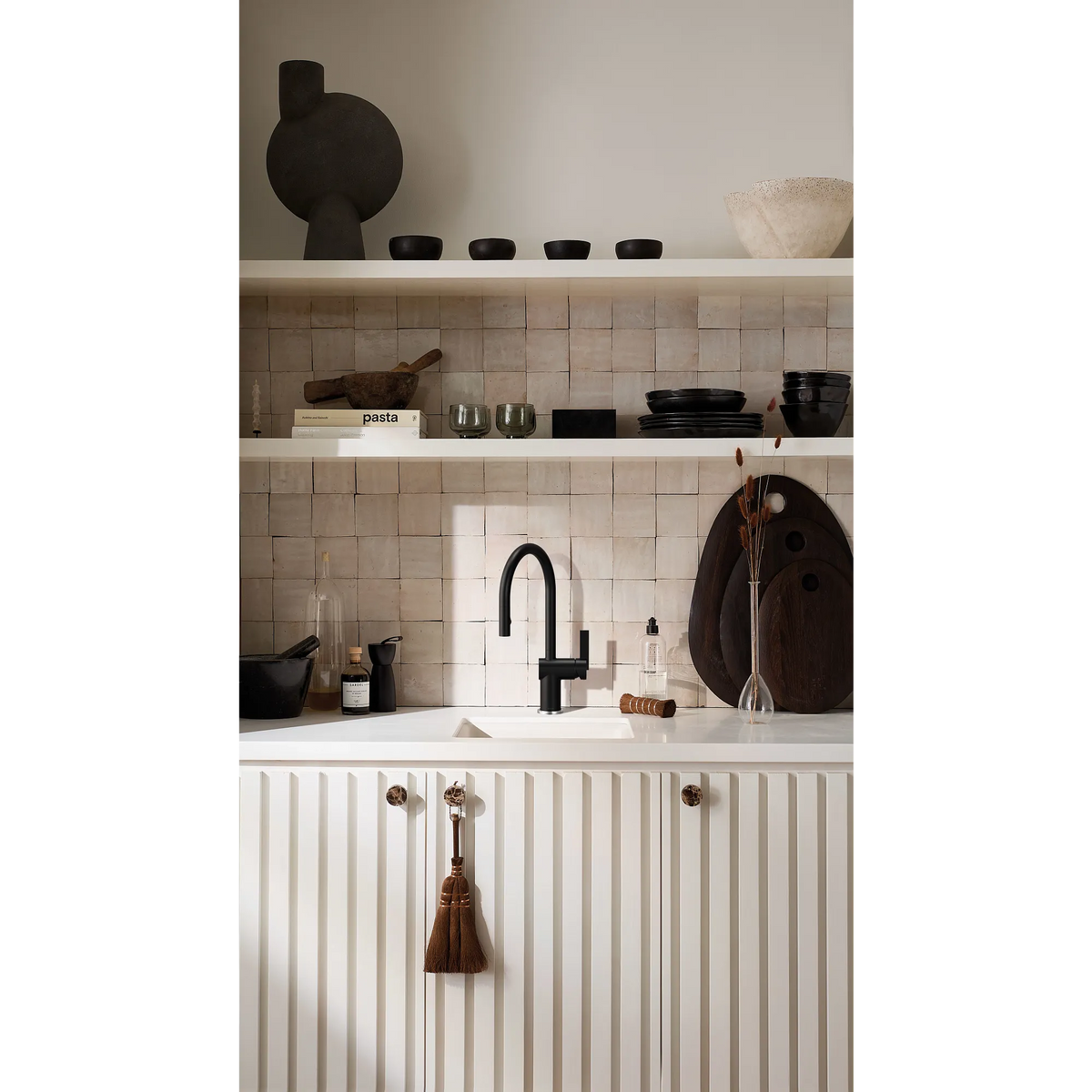 Moen Cia Single-Handle High-Arc Pulldown Kitchen Faucet 7622 in Matte Black (7622BL) - view 2