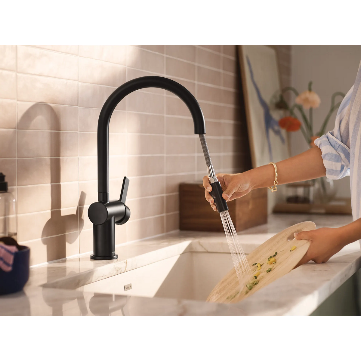 Moen Cia Single-Handle High-Arc Pulldown Kitchen Faucet 7622 in Matte Black (7622BL) - view 11