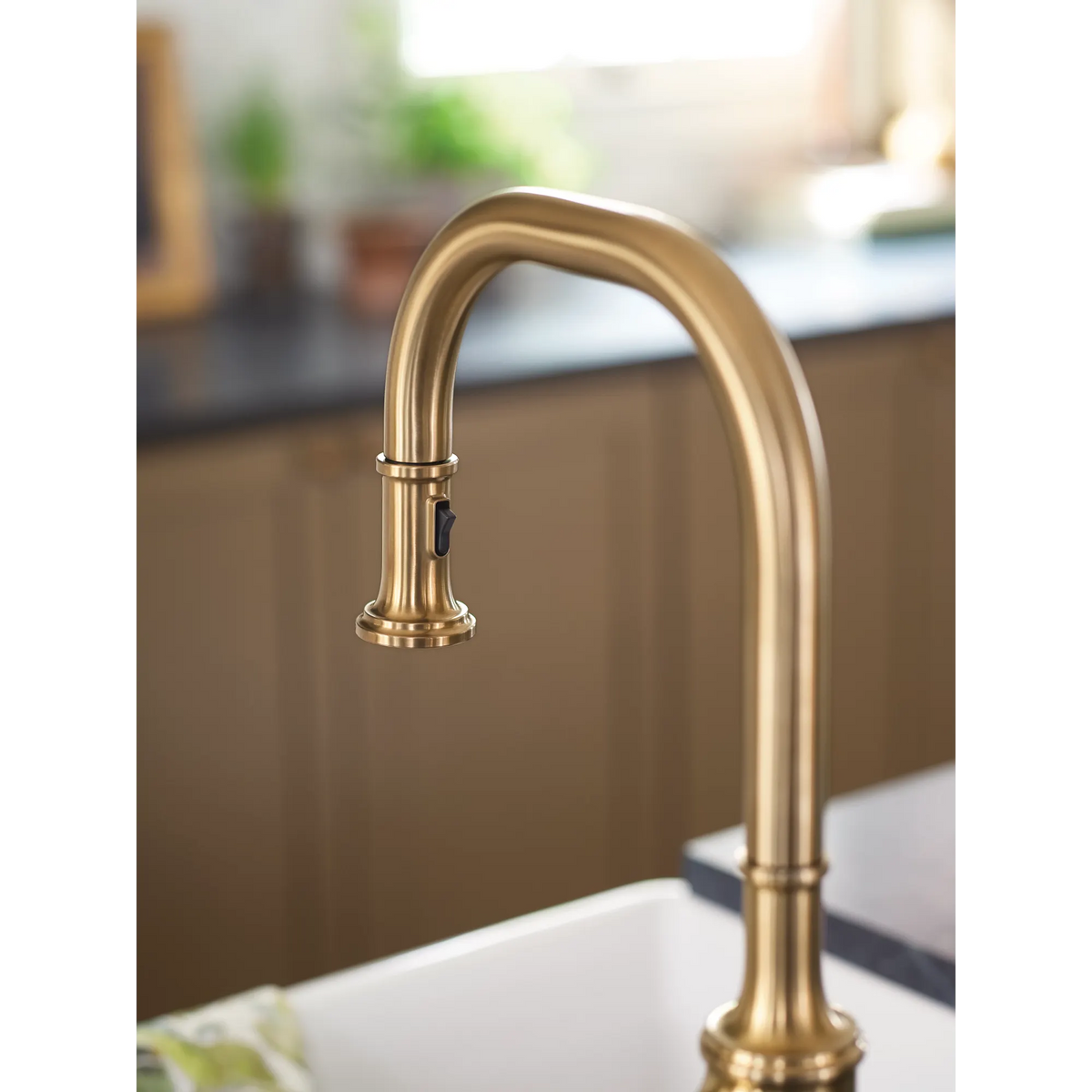 Moen Smyth MotionSense Wave Touchless Single-Handle Pulldown Kitchen Faucet 7770EW in Bronzed Gold (7770EWBZG) - view 5