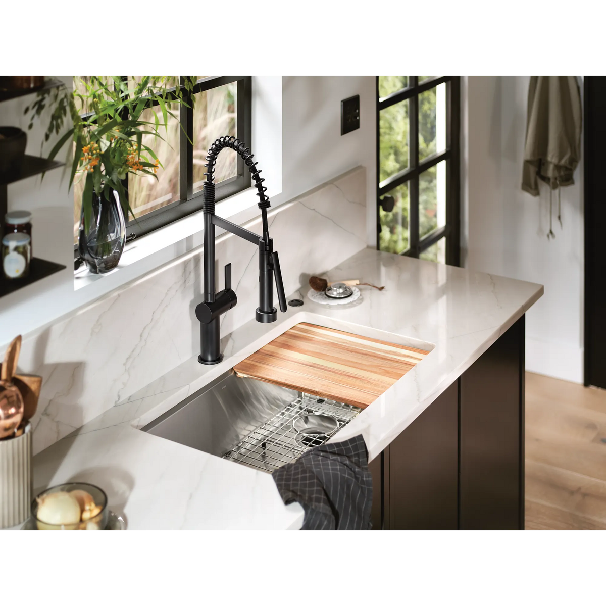Moen Cia Single-Handle High-Arc Pulldown Spring Kitchen Faucet 7822 in Matte Black (7822BL) - view 7
