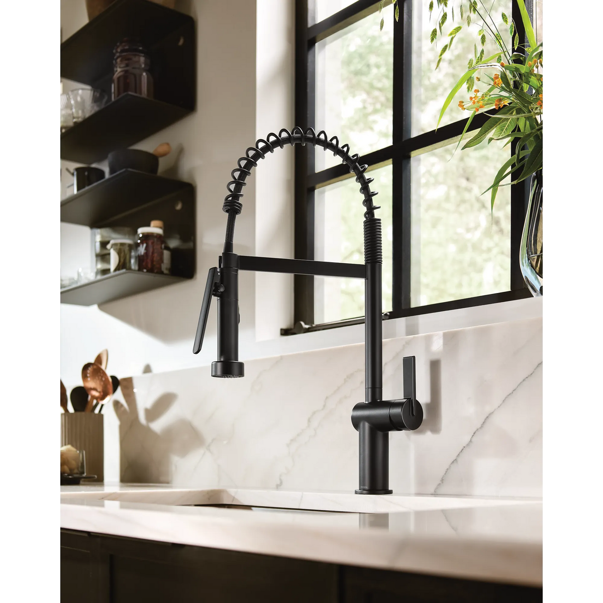 Moen Cia Single-Handle High-Arc Pulldown Spring Kitchen Faucet 7822 in Matte Black (7822BL) - view 5