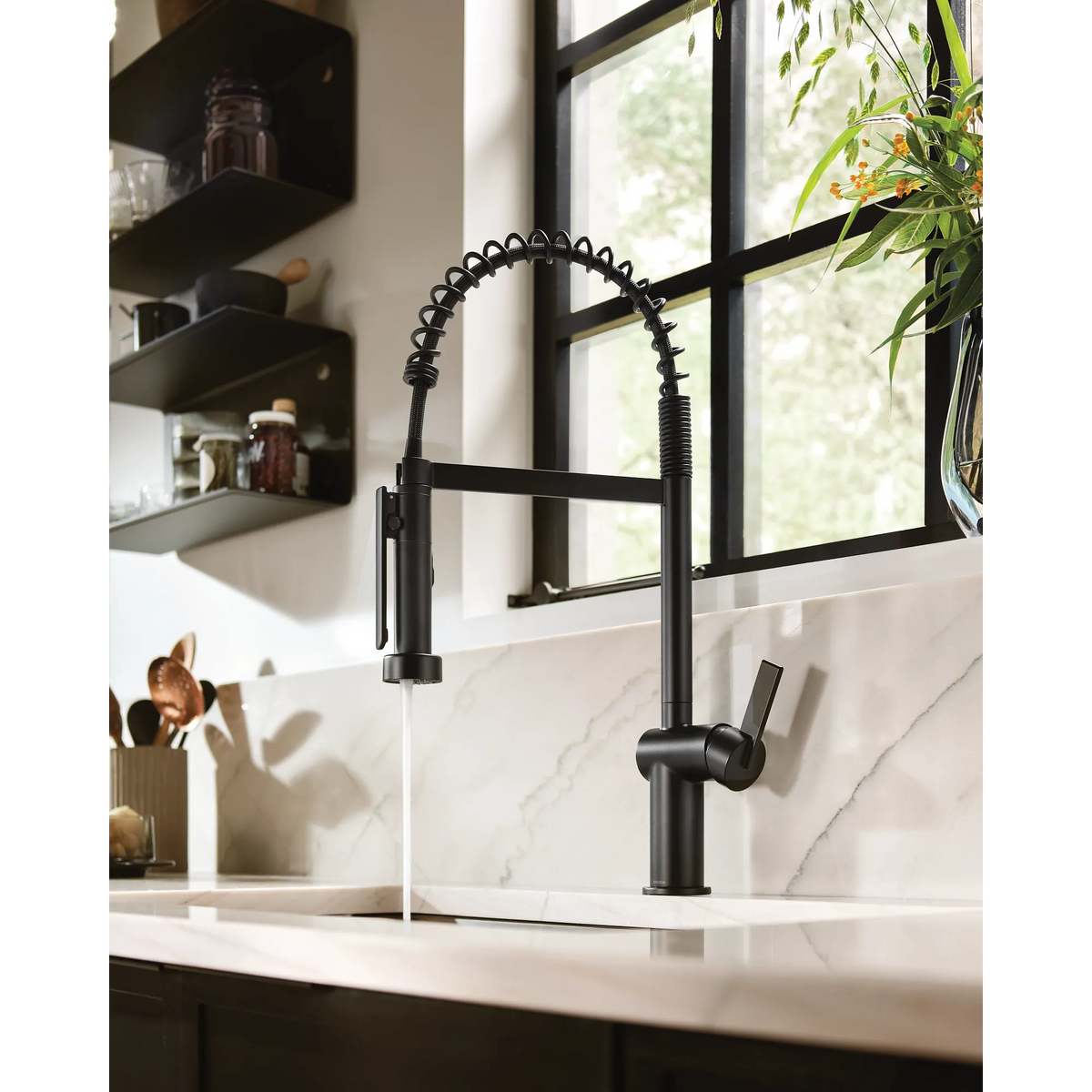 Moen Cia Single-Handle High-Arc Pulldown Spring Kitchen Faucet 7822 in Matte Black (7822BL) - view 3