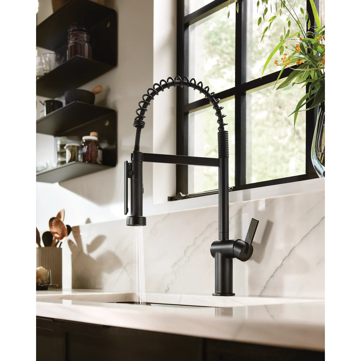 Moen Cia Single-Handle High-Arc Pulldown Spring Kitchen Faucet 7822 in Matte Black (7822BL) - view 4