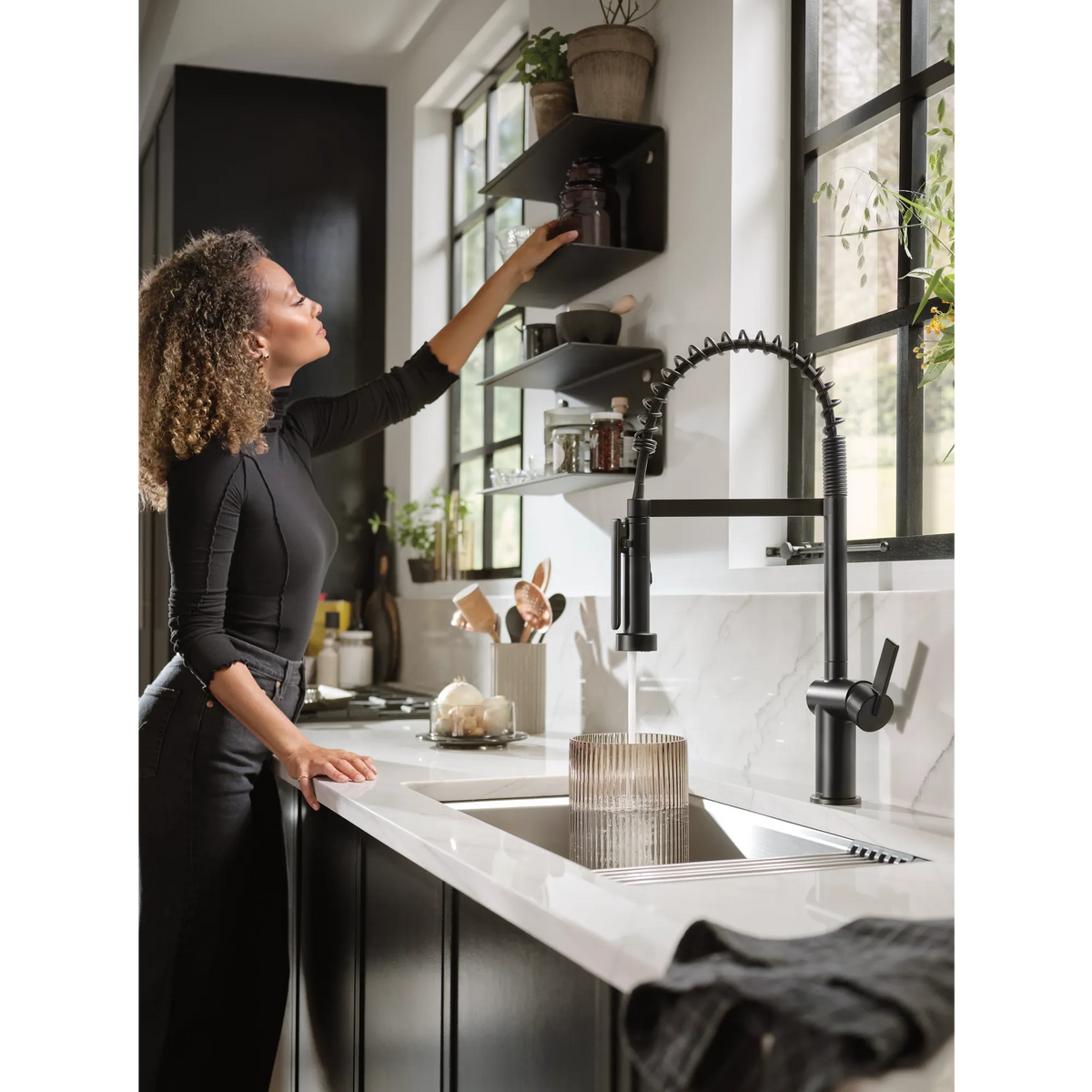 Moen Cia Single-Handle High-Arc Pulldown Spring Kitchen Faucet 7822 in Matte Black (7822BL) - view 9