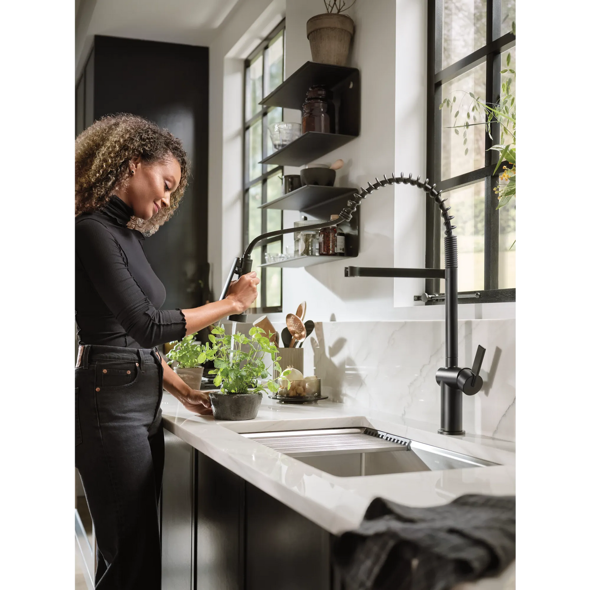 Moen Cia Single-Handle High-Arc Pulldown Spring Kitchen Faucet 7822 in Matte Black (7822BL) - view 11