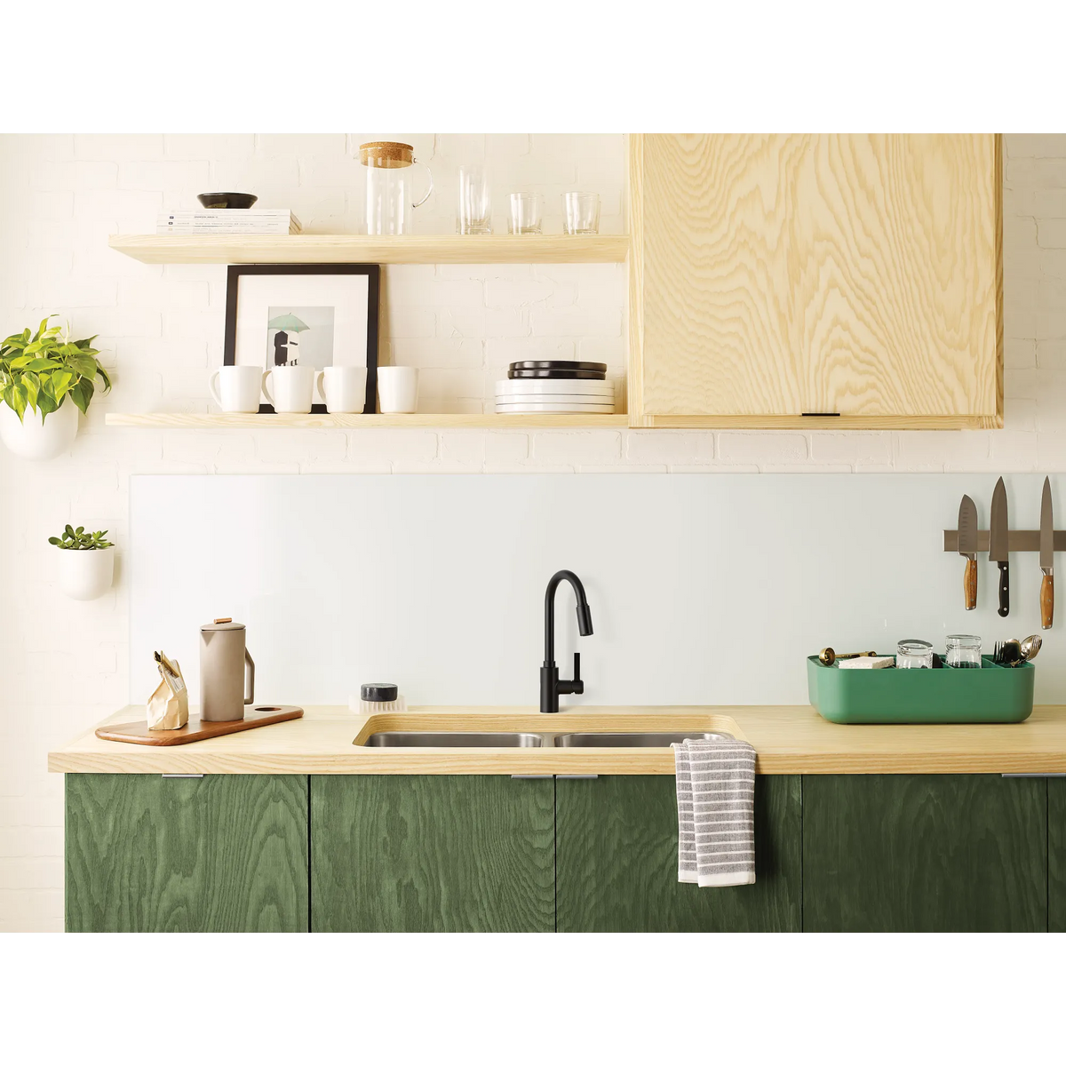 Moen Genta LX Single-Handle High-Arc Pulldown Kitchen Faucet 7882 in Matte Black (7882BL) - view 3