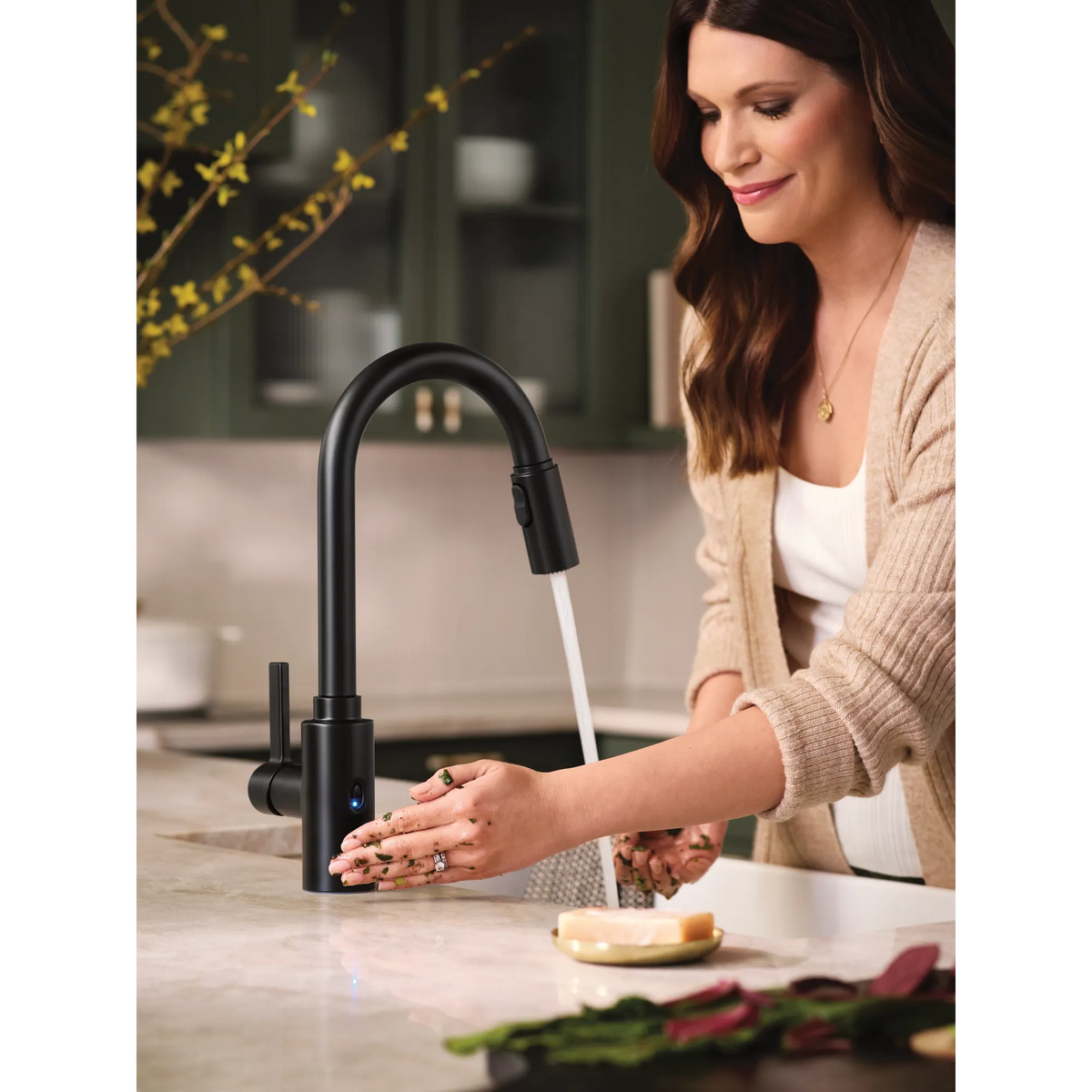 Moen Genta LX MotionSense Wave Single-Sensor Single-Handle High-Arc Pulldown Kitchen Faucet 7882EW in Matte Black (7882EWBL) - view 13