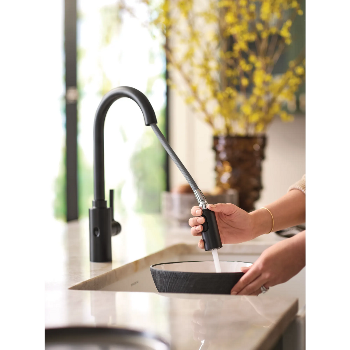 Moen Genta LX MotionSense Wave Single-Sensor Single-Handle High-Arc Pulldown Kitchen Faucet 7882EW in Matte Black (7882EWBL) - view 12