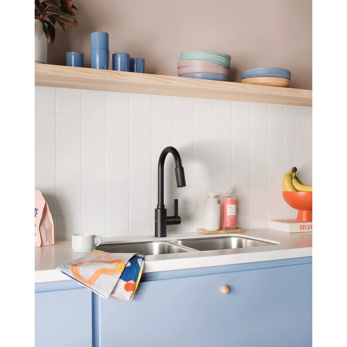 Moen Genta LX MotionSense Wave Single-Sensor Single-Handle High-Arc Pulldown Kitchen Faucet 7882EW in Matte Black (7882EWBL) - view 6