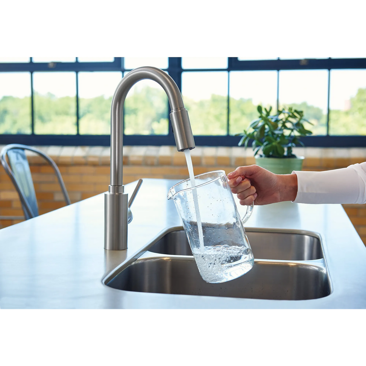Moen Genta LX Single-Handle High-Arc Pulldown Kitchen Faucet 7882 in Spot Resist Stainless (7882SRS) - view 4