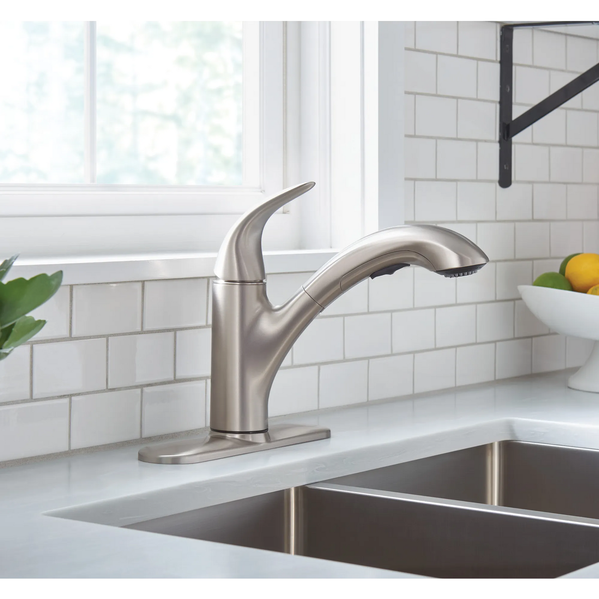Moen Medina Single-Handle Pullout Kitchen Faucet 87039 in Spot Resist Stainless (87039SRS) - view 11