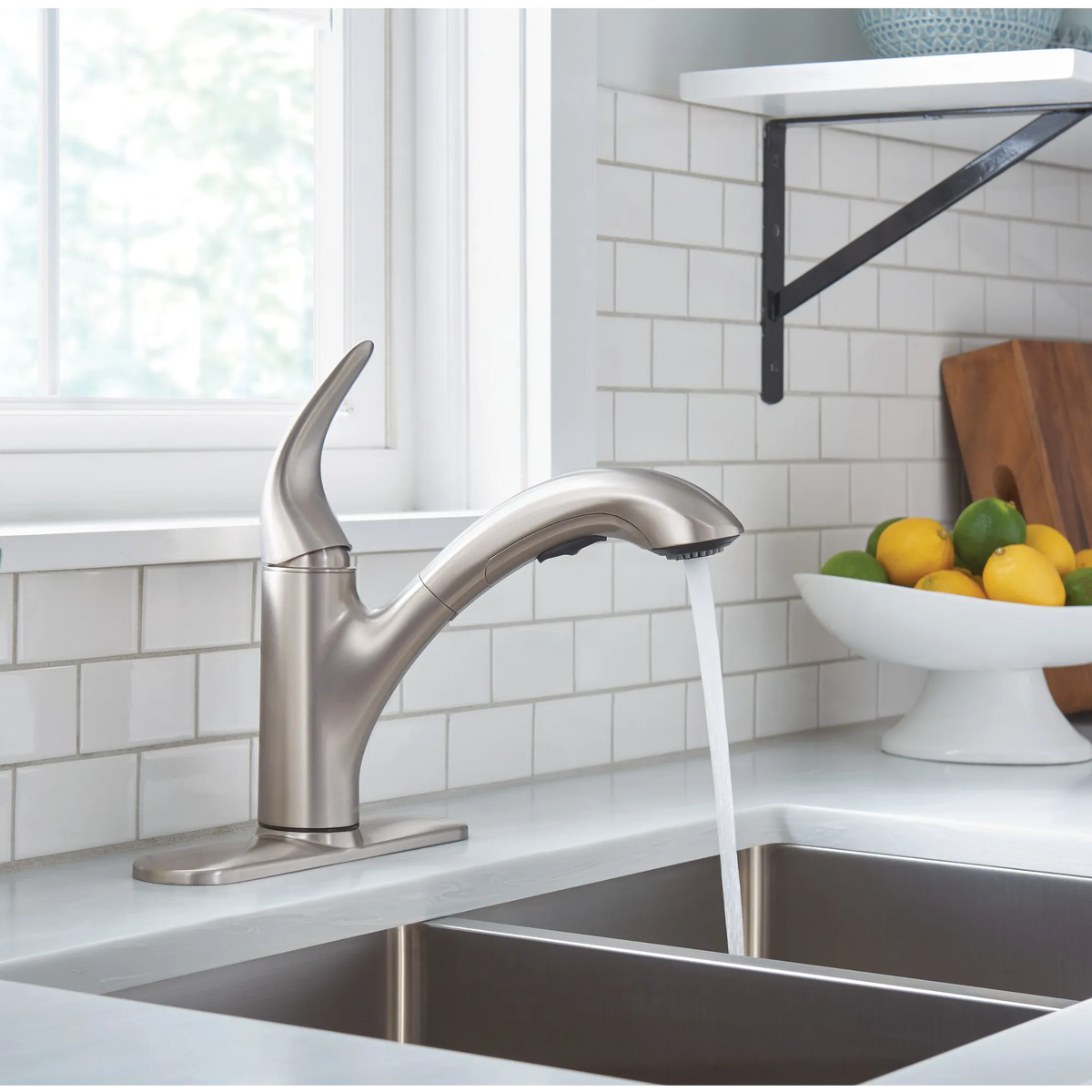 Moen Medina Single-Handle Pullout Kitchen Faucet 87039 in Spot Resist Stainless (87039SRS) - view 10