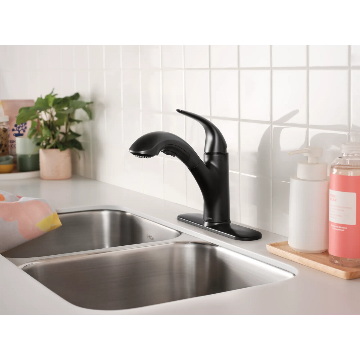 Moen Medina Single-Handle Pullout Kitchen Faucet 87039 in Matte Black (87039BL) - view 8