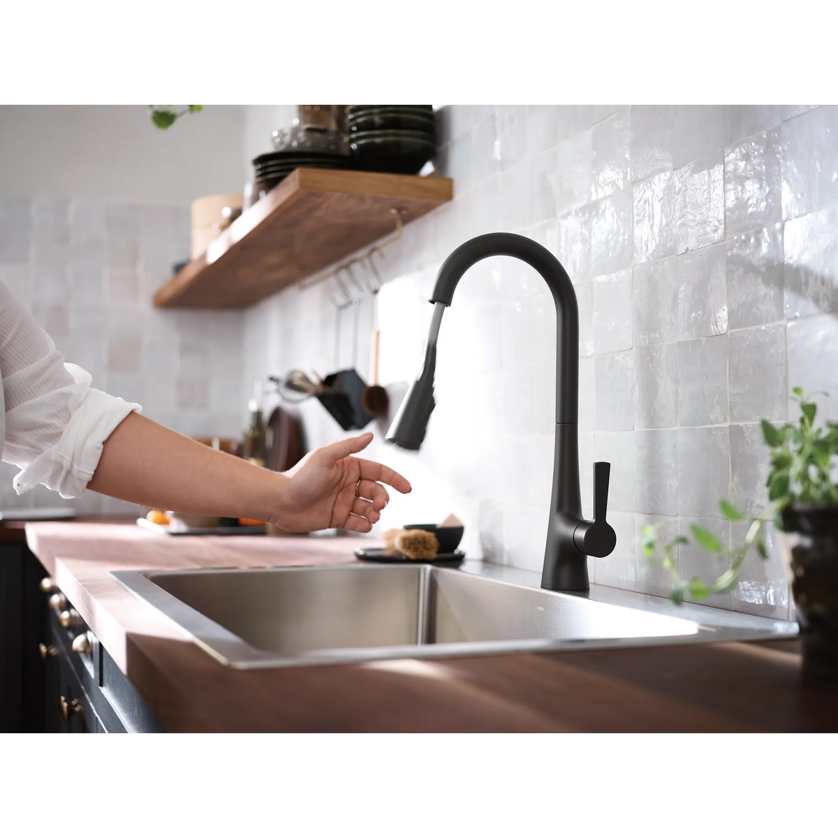 Moen Mikah Single-Handle High-Arc Pulldown Kitchen Faucet 87069 in Matte Black (87069BL) - view 5