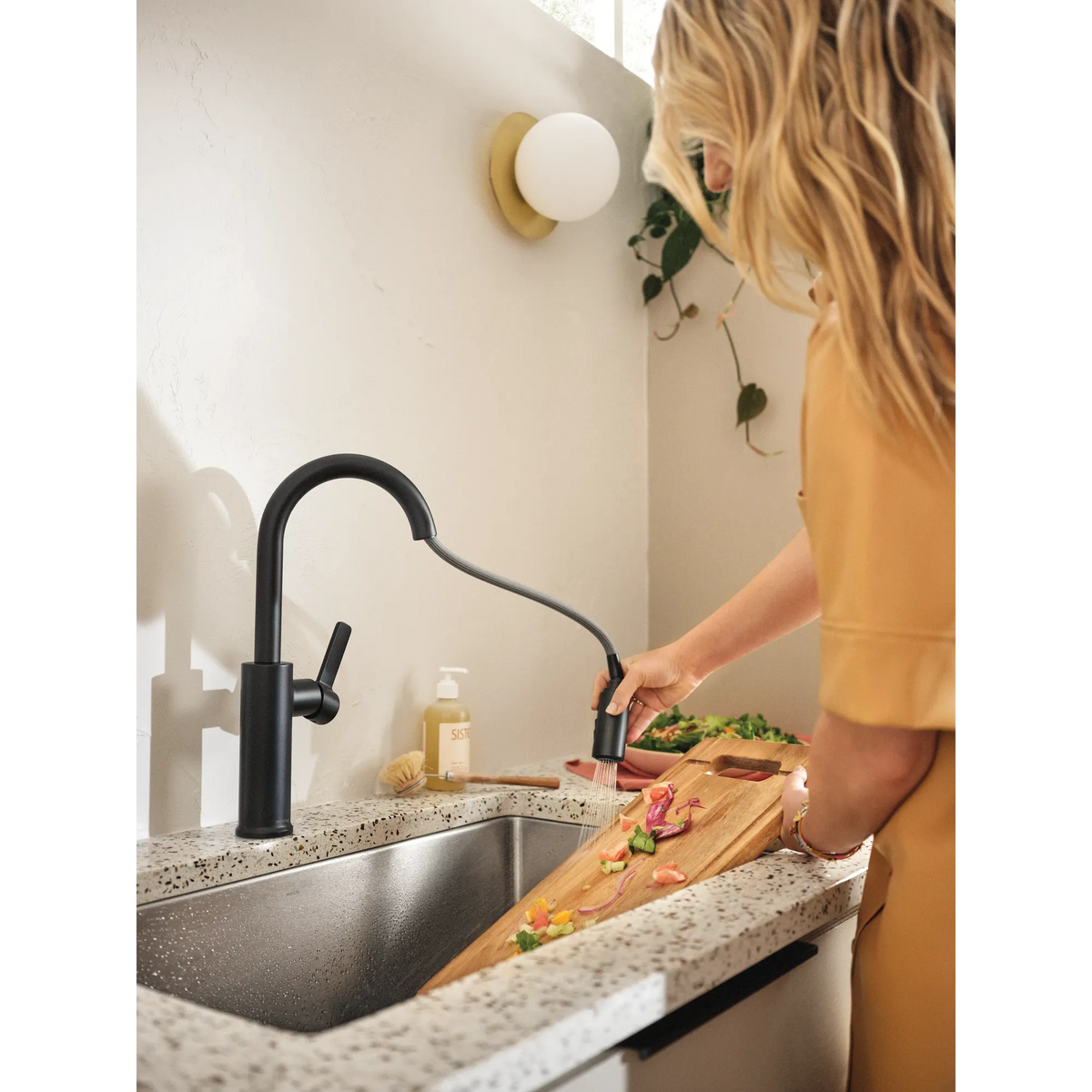 Moen Durani Pulldown Kitchen Faucet 87070 in Matte Black (87070BL) - view 4