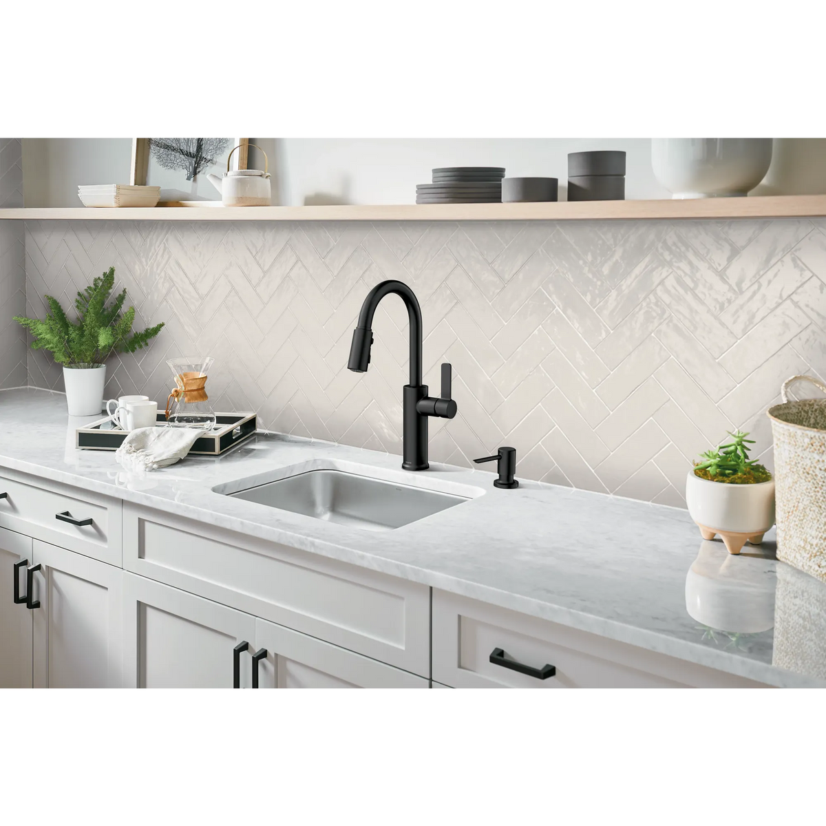 Moen Durani Pulldown Kitchen Faucet 87070 in Matte Black (87070BL) - view 2