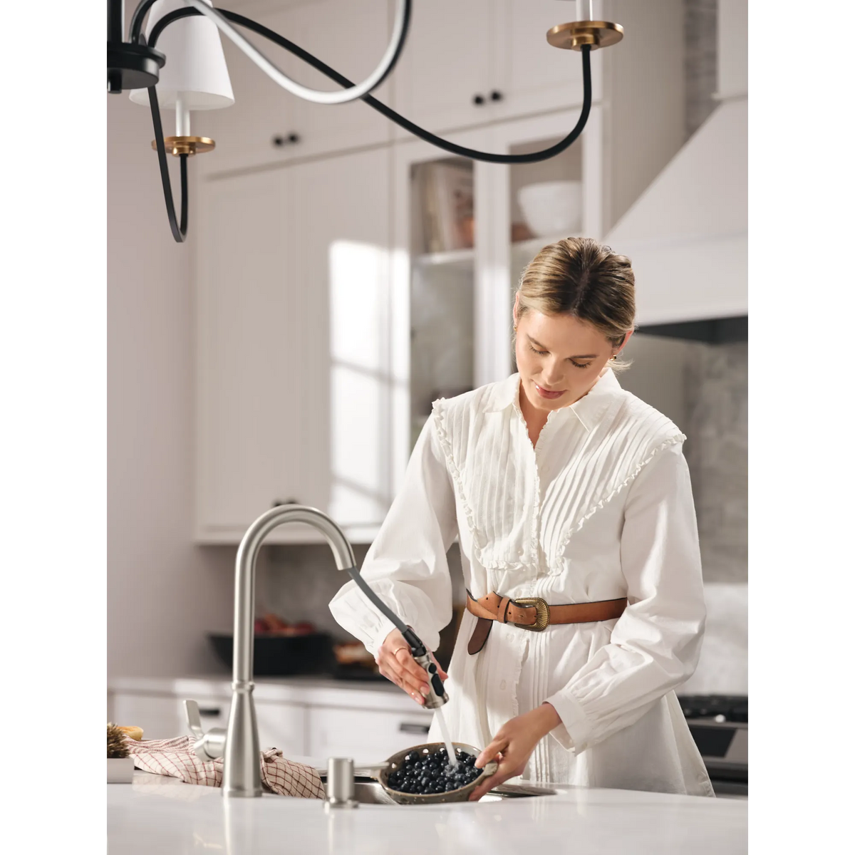 Moen Nolia Single-Handle High-Arc Pulldown Kitchen Faucet 87071 in Spot Resist Stainless (87071SRS) - view 5