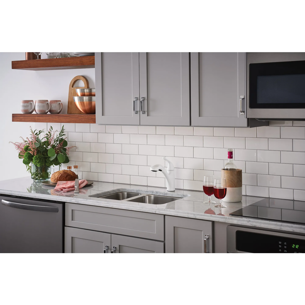 Moen Brecklyn Single-Handle Low-Arc Pullout Kitchen Faucet 87557W in Glacier (87557W) - view 2