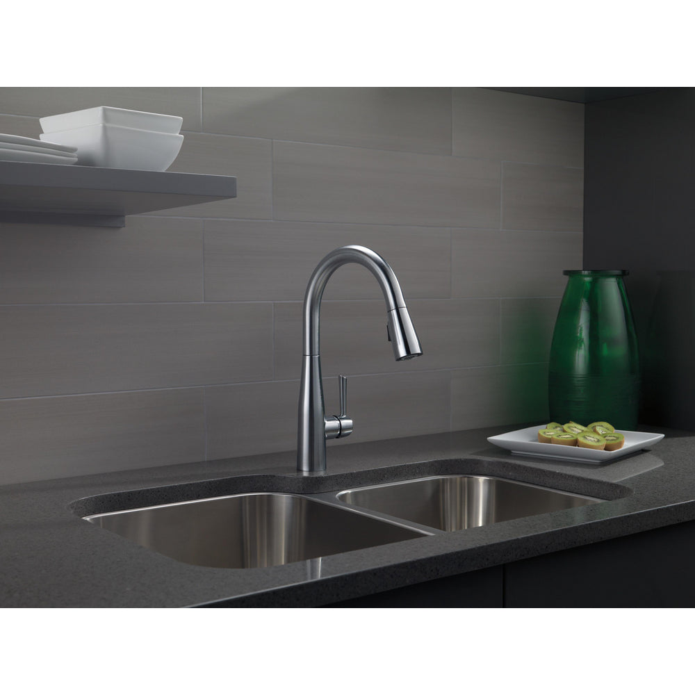 Delta Single Handle Pull-Down Kitchen Faucet - Arctic Stainless