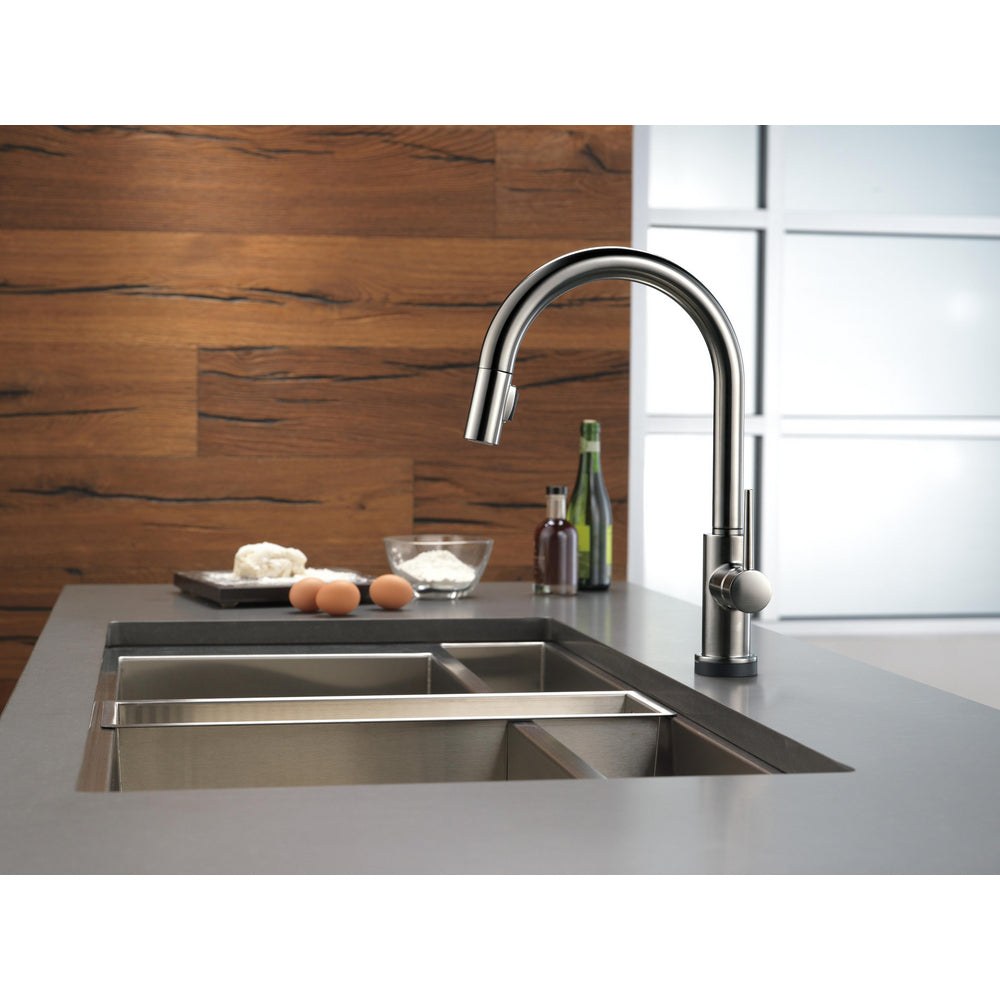 Delta Trinsic Pull-Down Kitchen Faucet With T2O - Black Stainless
