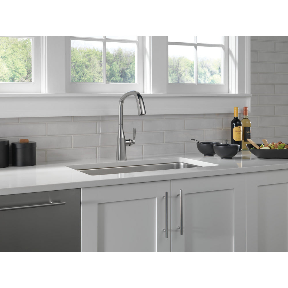 Delta Stryke Single Handle Pull Down Kitchen Faucet - Arctic Stainless