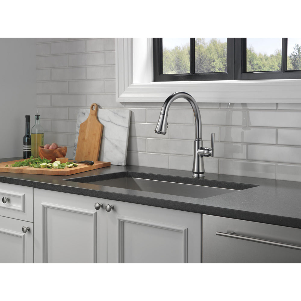 Delta Coranto Pull-Down Kitchen Faucet - Arctic Stainless