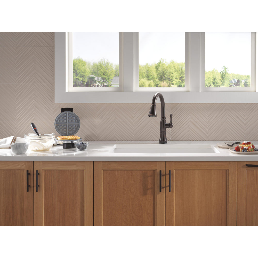 Delta Cassidy Touchless Kitchen Pulldown