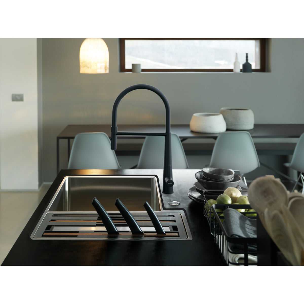 Franke Icon semi-pro pull-down kitchen faucet ICN-SP-MBK