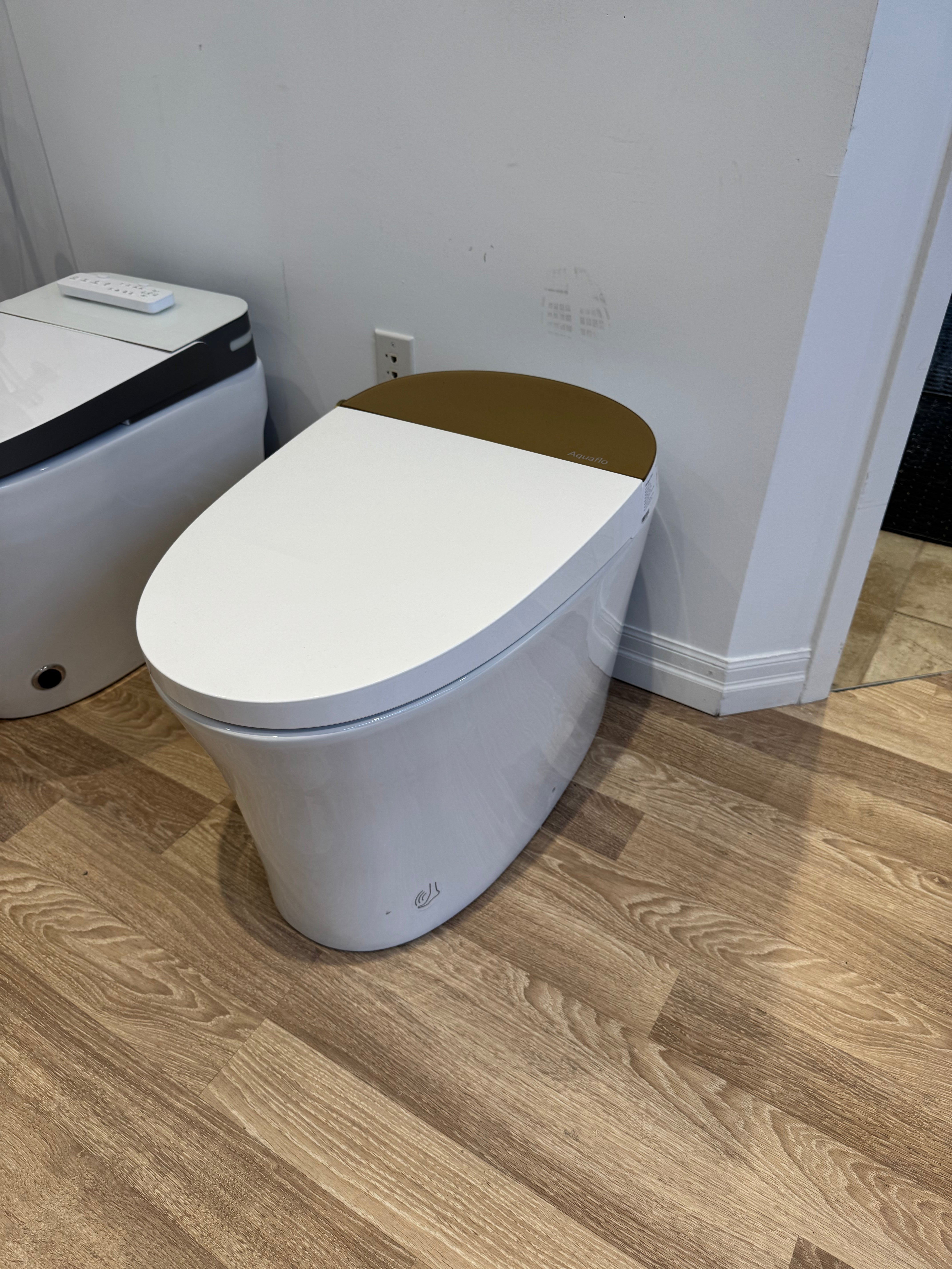 Aquaflo Full Integrated Auto Open and Close Smart Toilet - Plumbing Market
