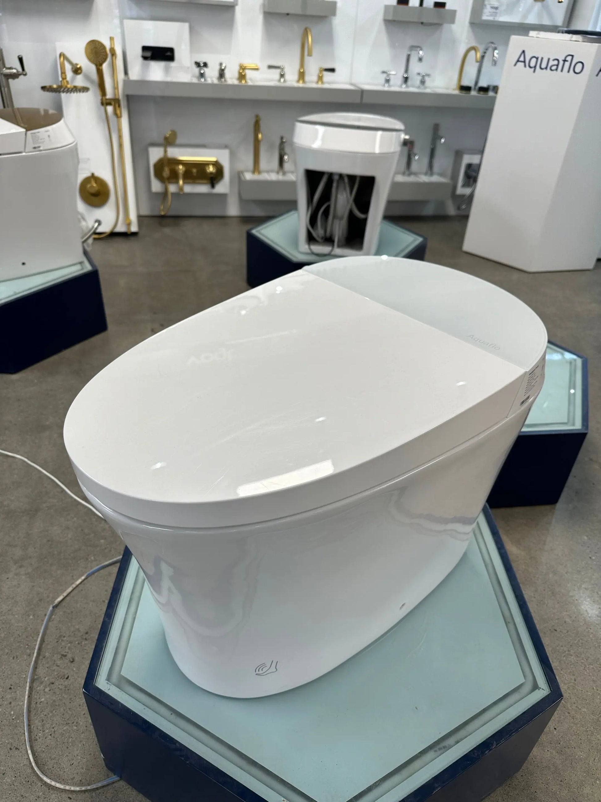 Aquaflo Full Integrated Auto Open and Close Smart Toilet - Plumbing Market