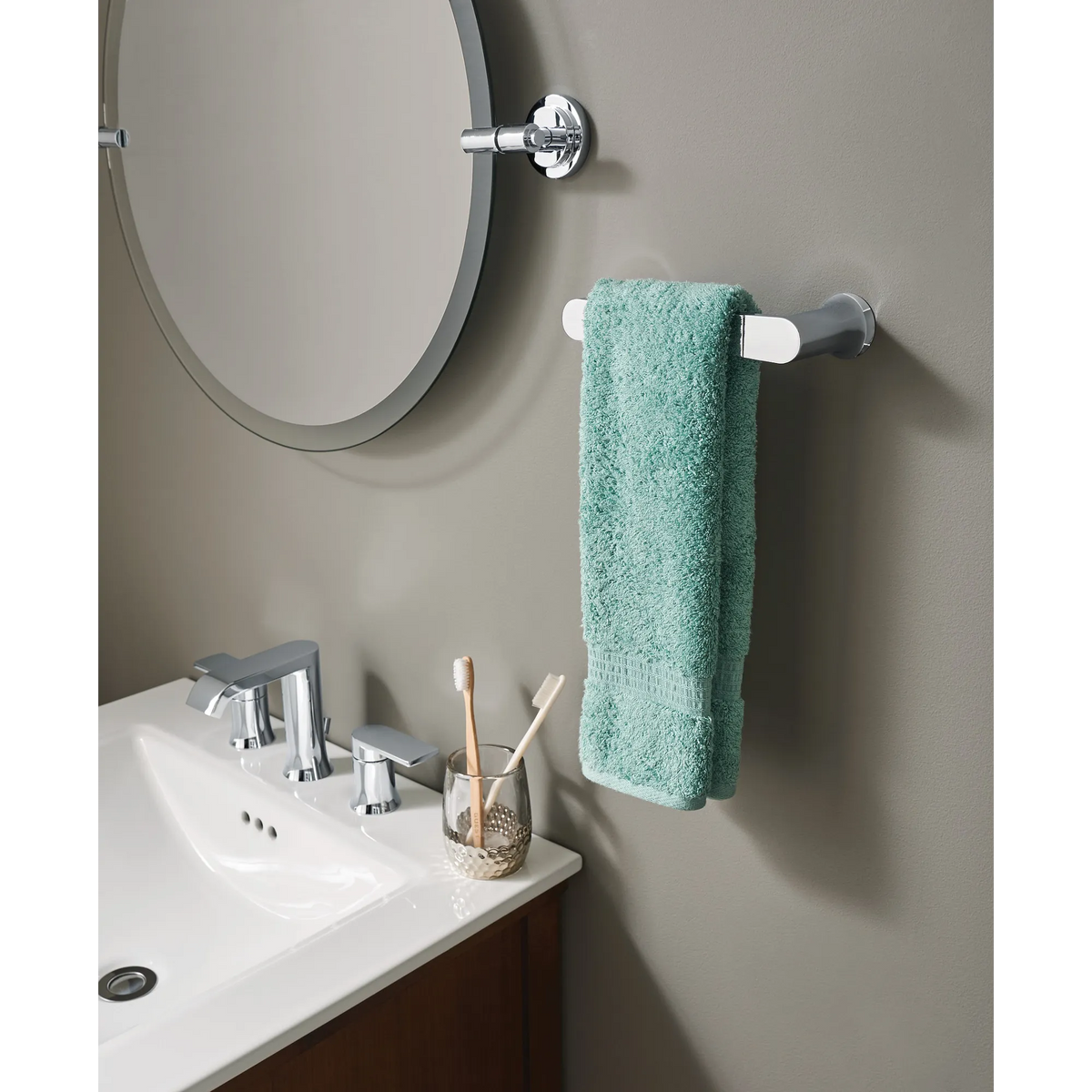 Moen Genta LX Hand Towel Bar BH3886 in Chrome (BH3886CH) - view 5