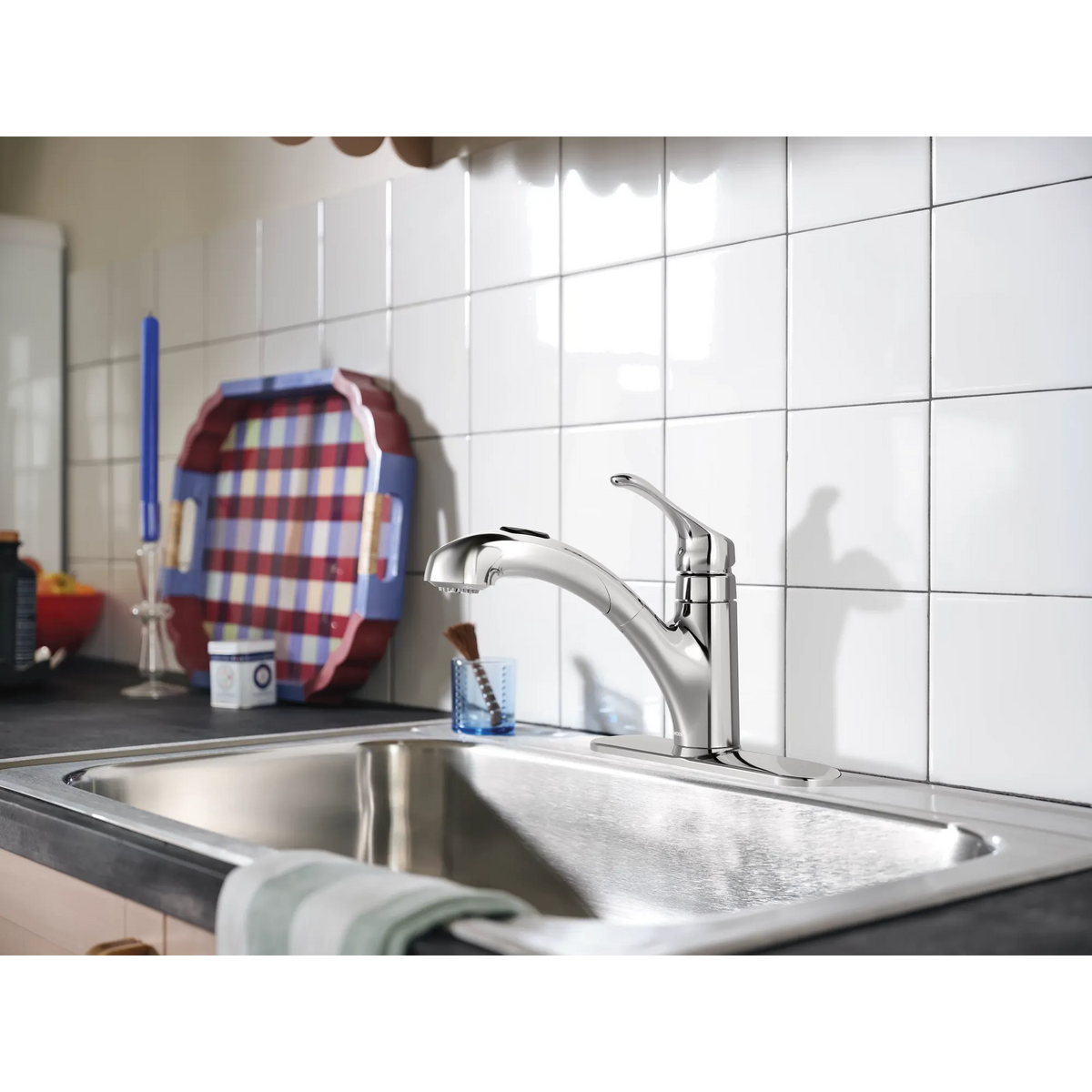 Moen Renzo Single-Handle Low-Arc Pullout Kitchen Faucet CA87316 in Chrome (CA87316C) - view 3
