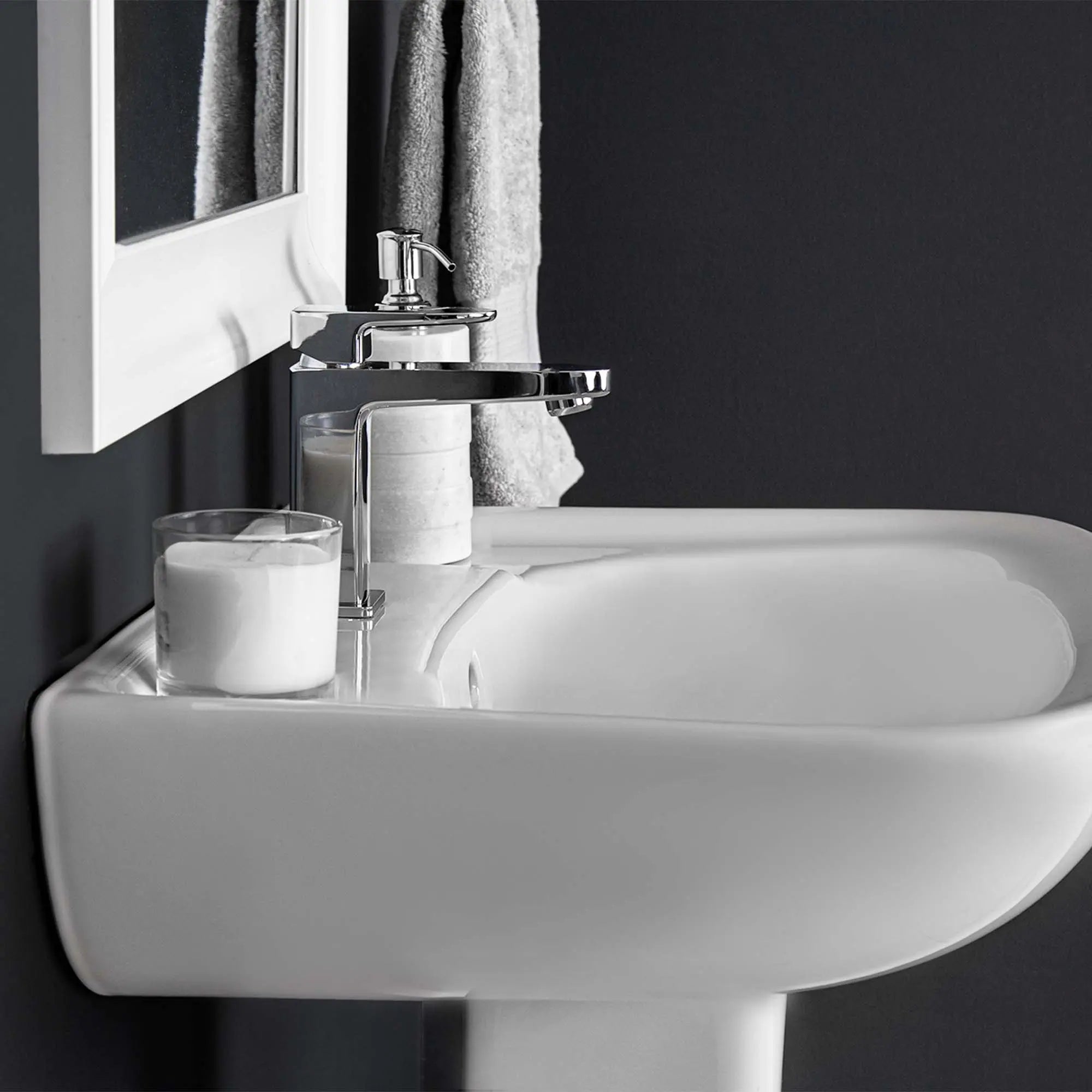 Caprice 4" Cc Pedestal Basin With Leg - 4340dmxw - Plumbing Market