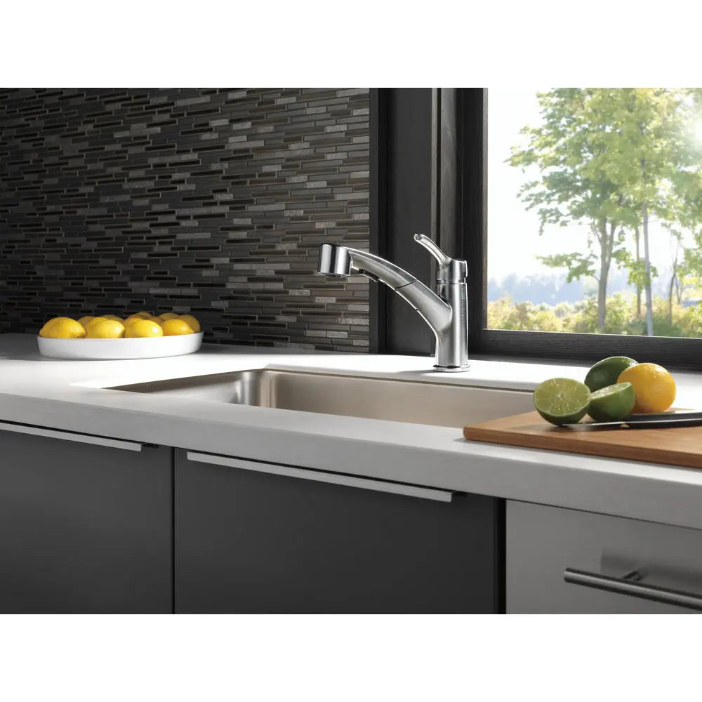 Delta Collins Single Handle Pull-Out Kitchen Faucet 4140