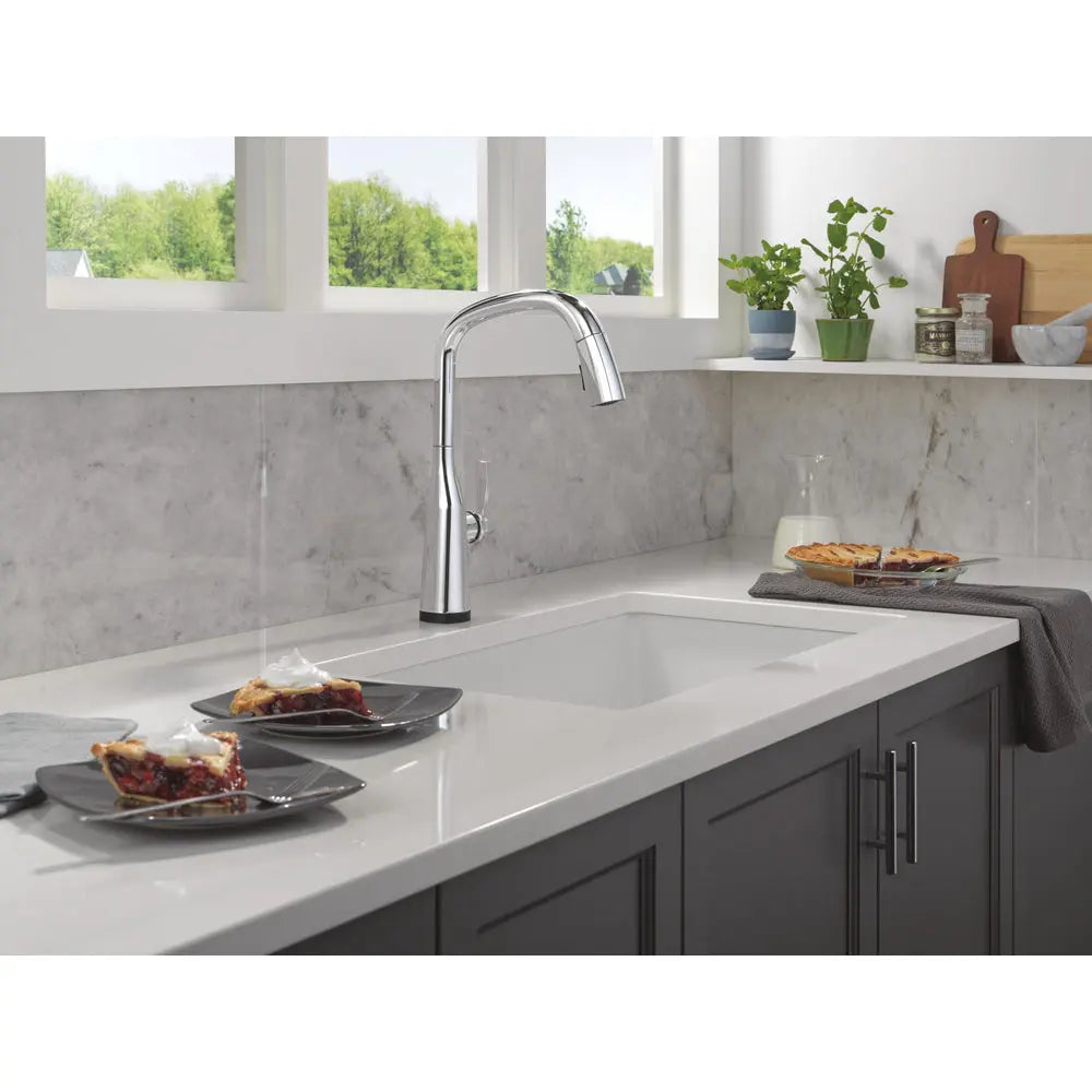 Delta Stryke Touchless Single Handle Pull-Down Kitchen Faucet