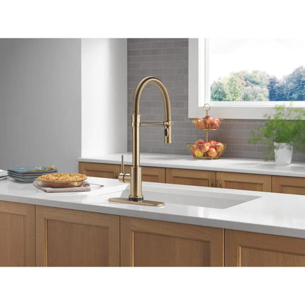 Delta TRINSIC Touch2O Pull-Down Kitchen Faucet 1L - Plumbing Market